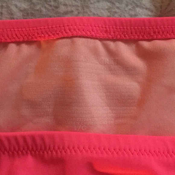 Pink VS bow bikini bottoms - Picture 2 of 2